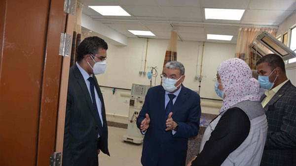 محافظ المنيا خلال