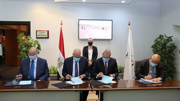 جانب من مراسم التوقيع