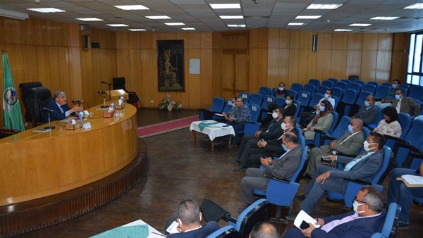 محافظ المنيا خلال