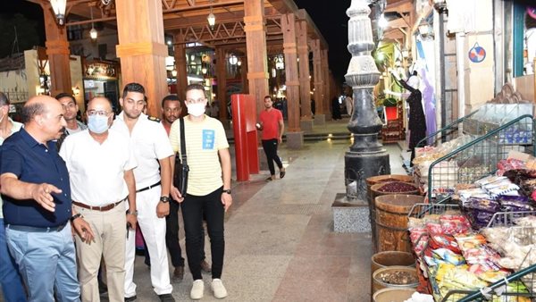 محافظ أسوان خلال