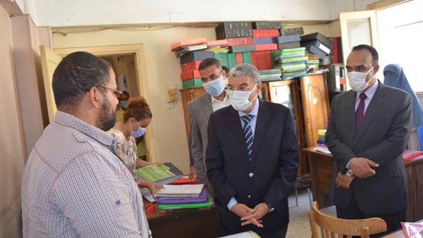 محافظ المنيا خلال