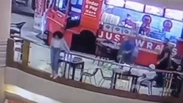 انتحار فتاة المول