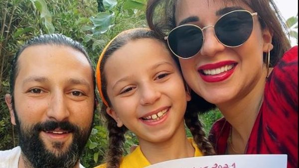 اسما وابنتها وطليقها