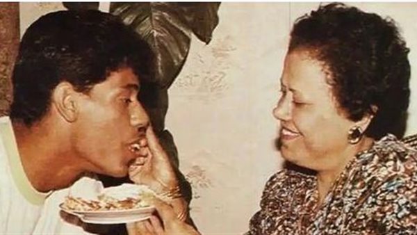 هانى رمزى ووالدته