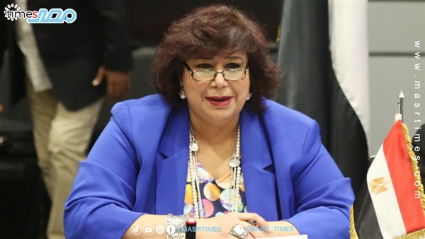 وزيرة الثقافة 