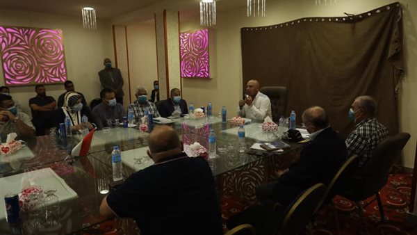 وزير النقل خلال الاجتماع