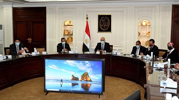 وزير الاسكان خلال