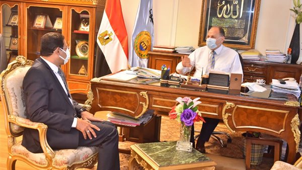 محافظ أسيوط خلال