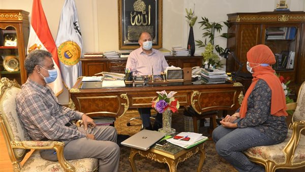 محافظ اسيوط خلال