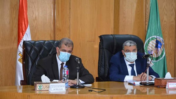 محافظ المنيا خلال