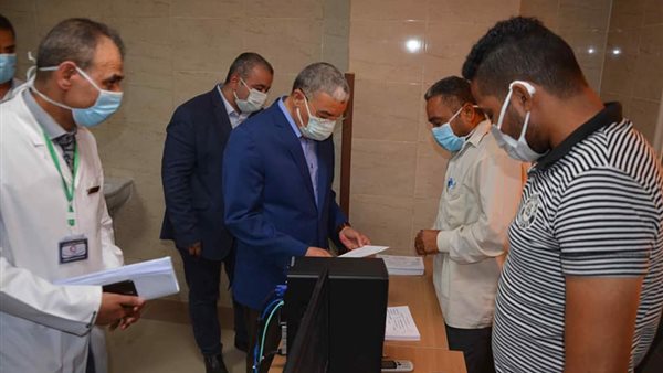 محافظ المنيا خلال