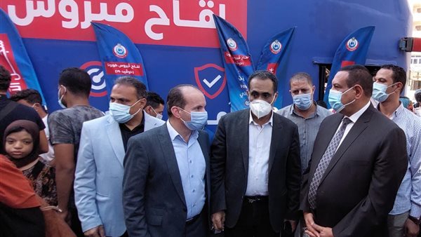 محافظ البحيرة خلال