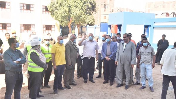 محافظ اسيوط خلال