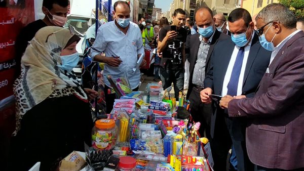 محافظ البحيرة يتجول