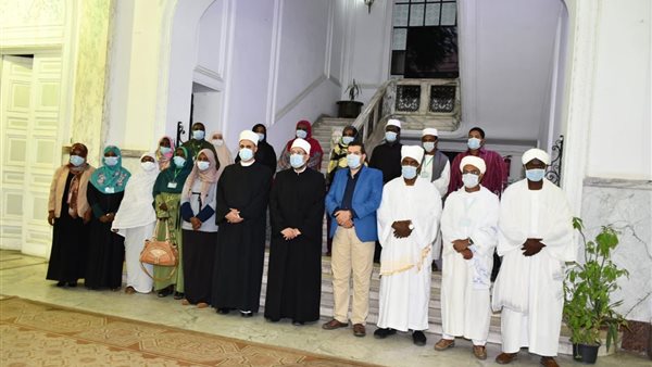 وزير الاوقاف مع ائمة