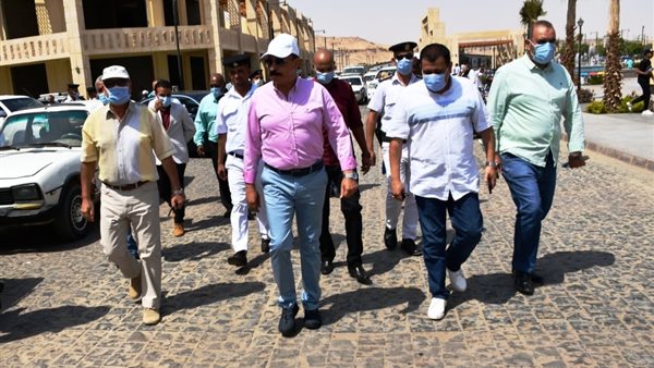 محافظ أسوان خلال