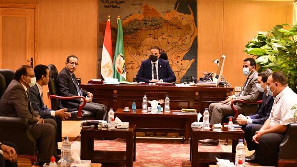 محافظ الفيوم خلال