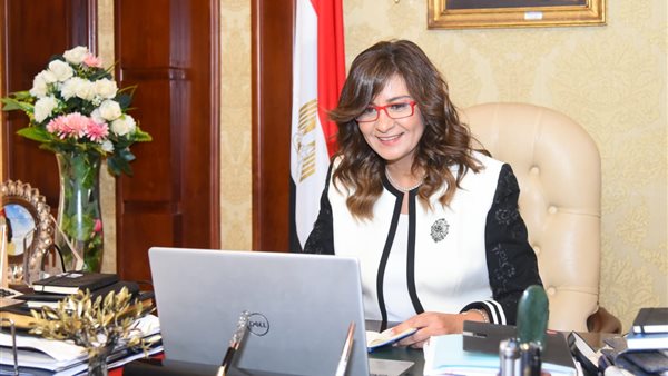 السفيرة نبيلة مكرم