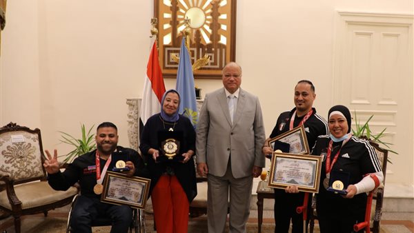 محافظ القاهرة وأبطال