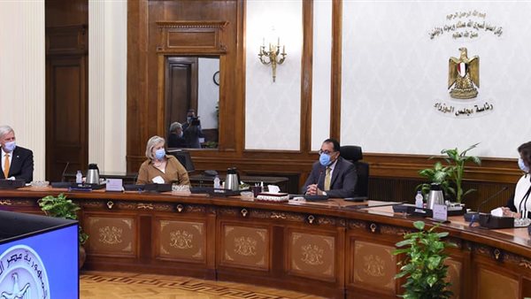 رئيس الوزراء يلتقى