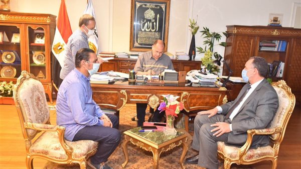 محافظ اسيوط خلال