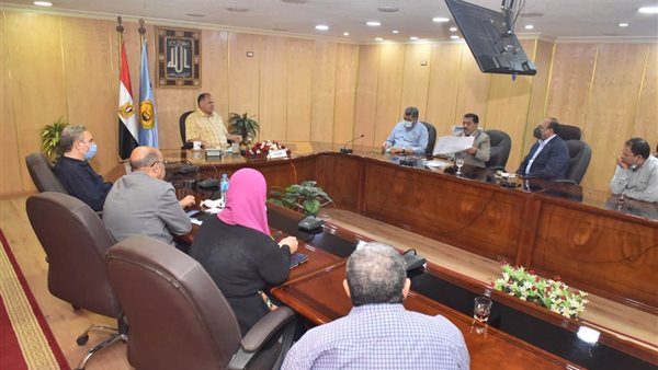 محافظ اسيوط خلال