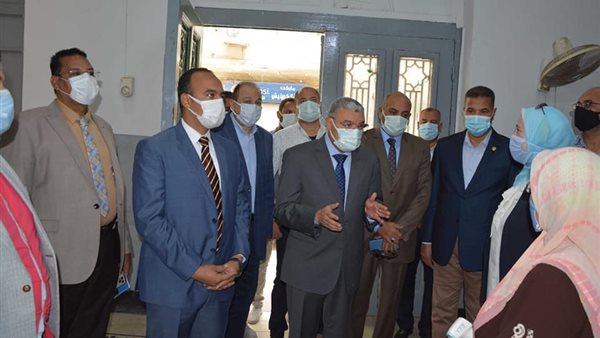 محافظ المنيا خلال