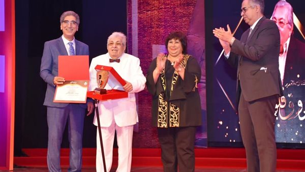 وزيرة الثقافة خلال