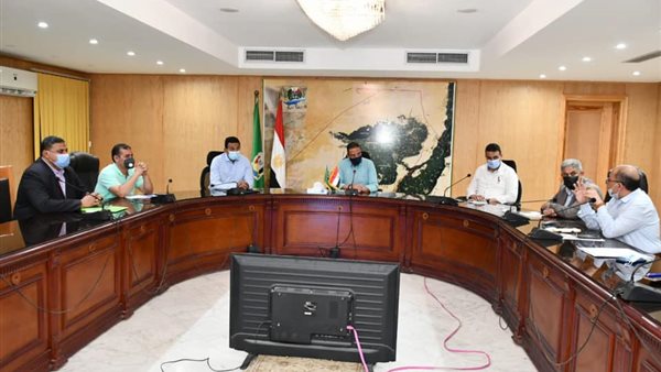 محافظ الفيوم خلال