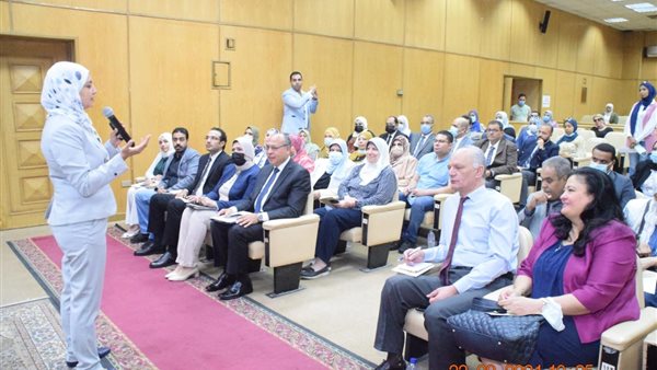 جانب من الندوة