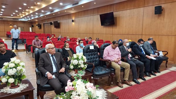 محافظ بورسعيد خلال