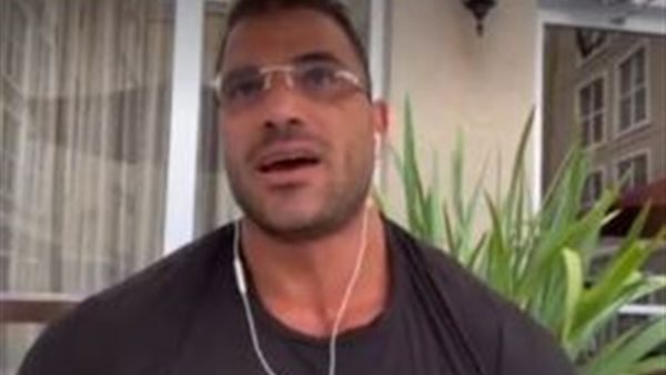 أحد المشاركين بالمسابقة