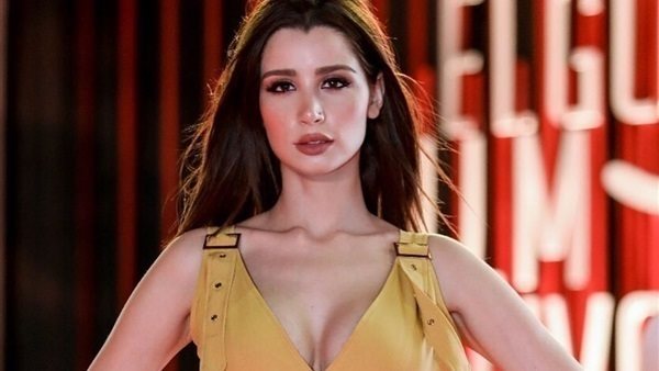 الفنانة سارة التونسي