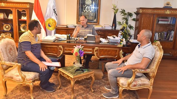 محافظ اسيوط خلال