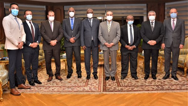 وزير الطيران خلال