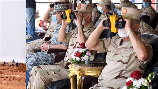 وزير الدفاع يشهد