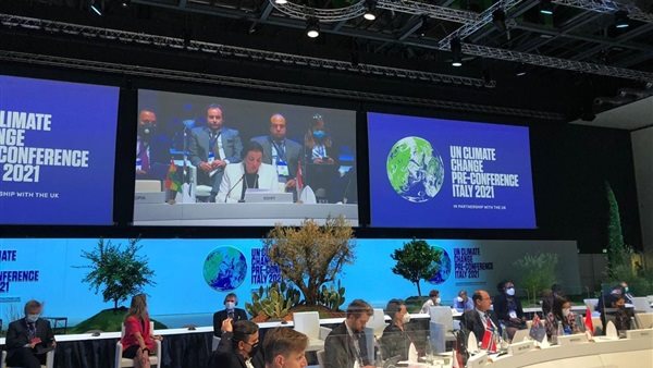 وزيرة البيئة خلال