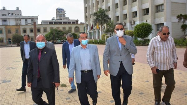 محافظ الشرقية خلال