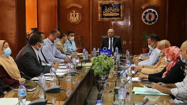 محافظ السويس خلال