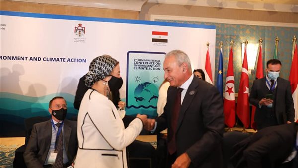 وزيرة البيئة خلال