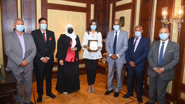 تكريم الوزيرة للوفد