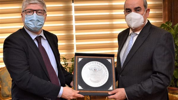 وزير الطيران وامين