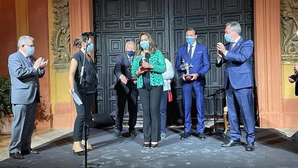 خلال تكريم محافظ