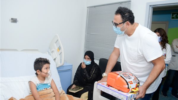 أكرم حسني يرسم البهجة