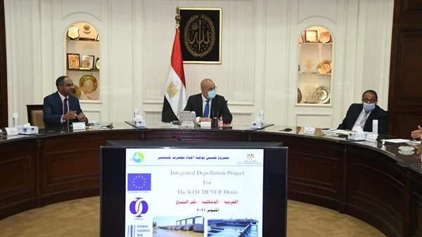 وزير الاسكان خلال