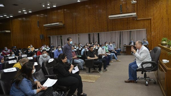 محافظ أسيوط خلال