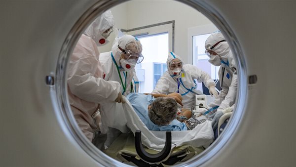 فيروس كورونا يتفشى