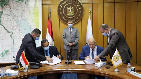 جانب من مراسم التوقيع