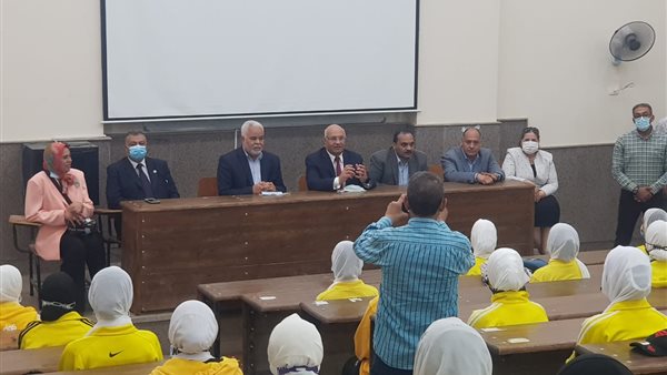 رئيس جامعة بنها يتفقد