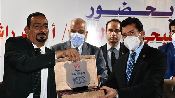 وزير الشباب والرياضة